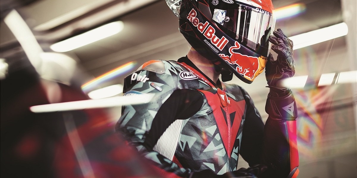 レプソル　レザースーツ　転倒傷有り　つなぎ 現役GP選手のオリジナリティーあふれる新スーツ